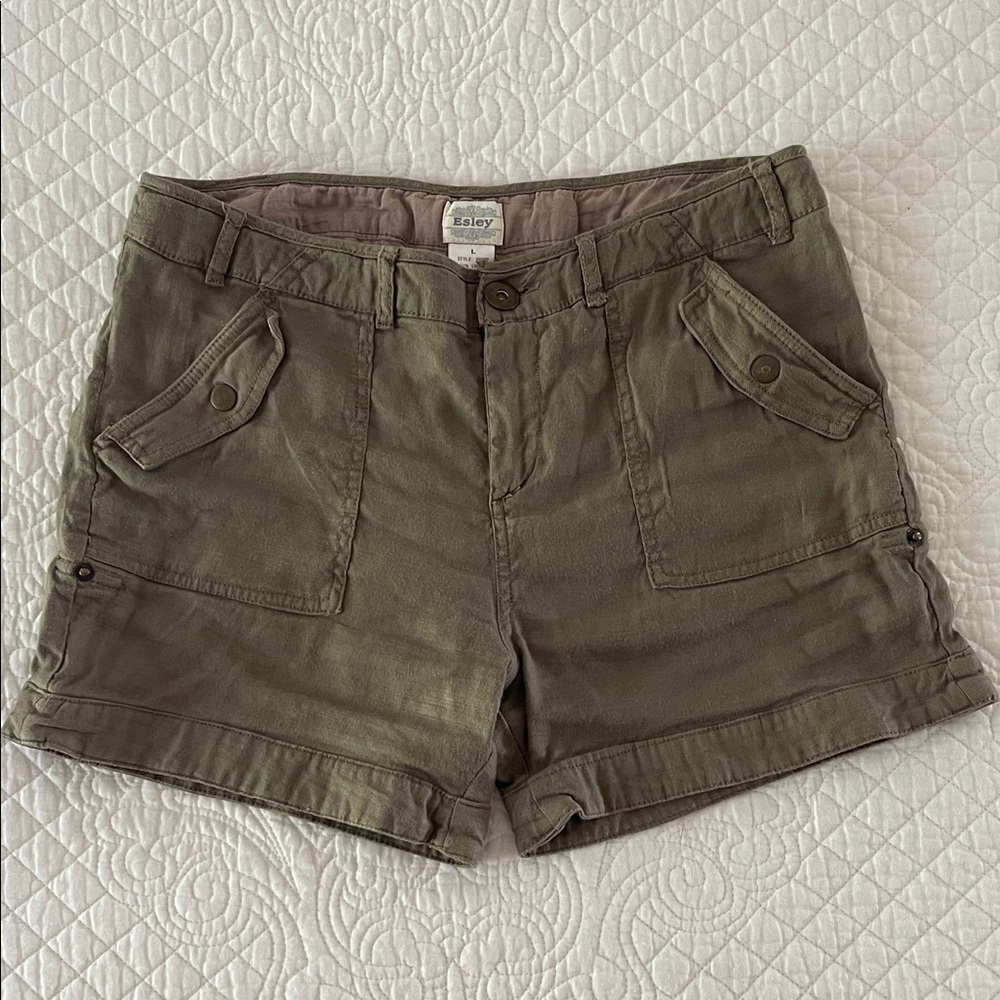 Esley Women’s Linen Shorts